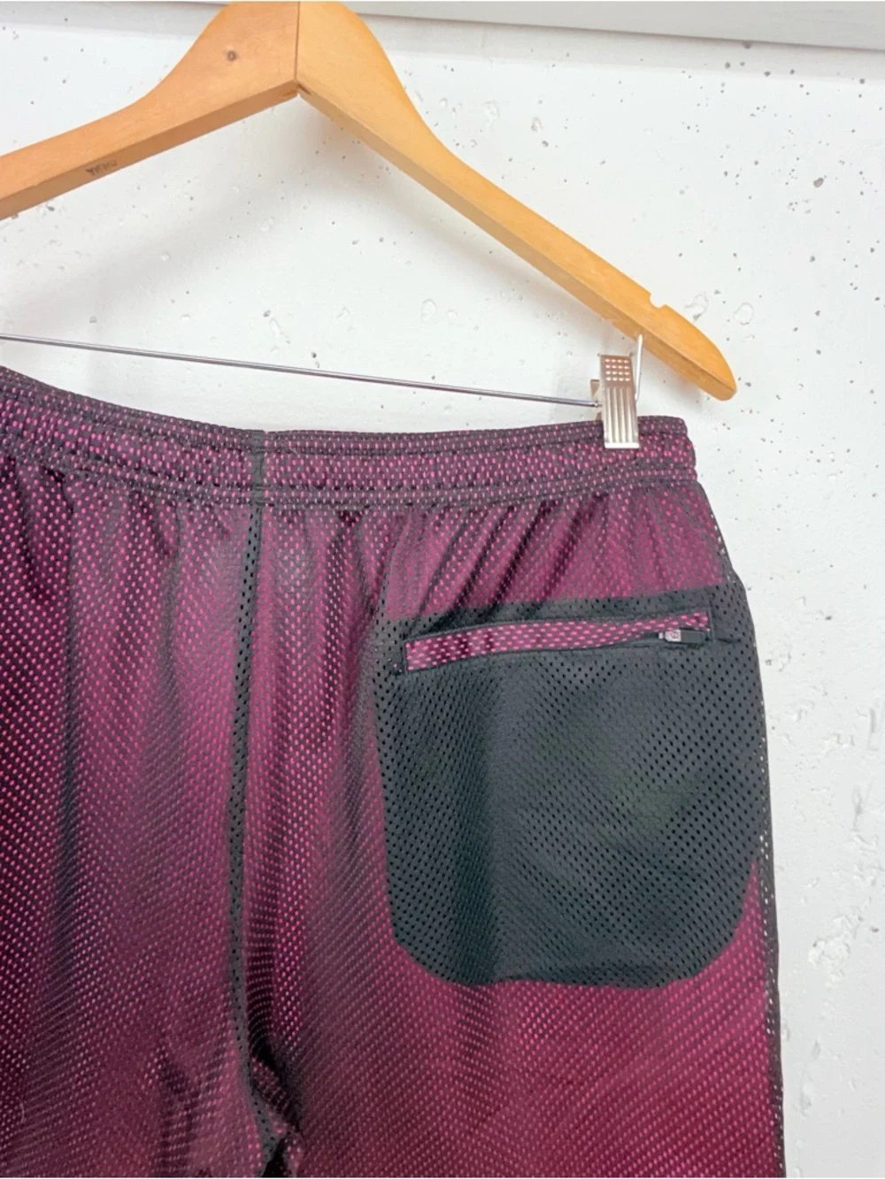 Chubbies Men’s Size 2XL Black & Hot Pink  Mesh Shorts 5.5” Inseam